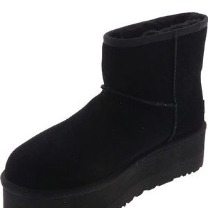 Ugg’s hottest shoe of the season!!!sold out everywhere